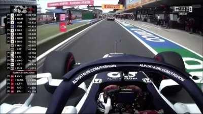 Angry Kvyat hits his helmet after Q1 elimination