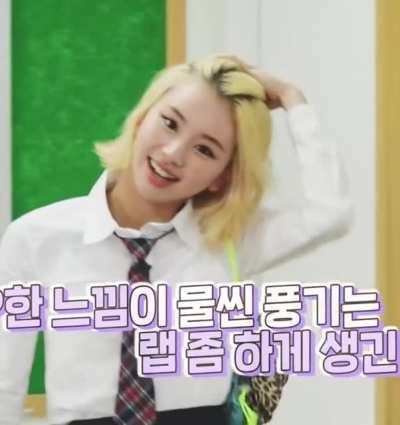 200918 - Chaeyoung's glance