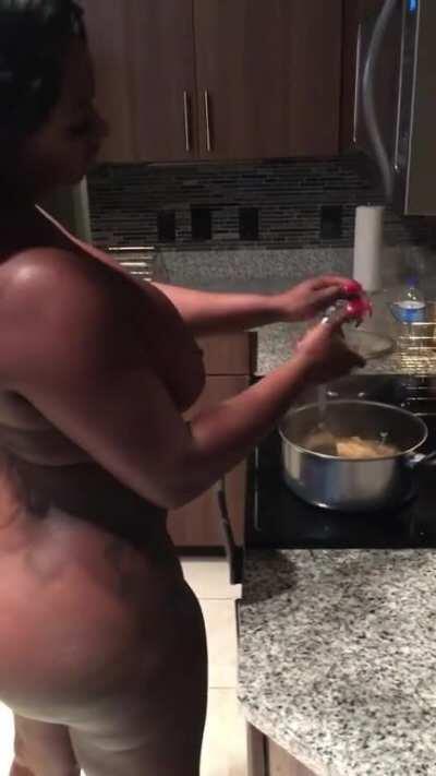 She can cook naked for me any day of the week. 🍆💦💦