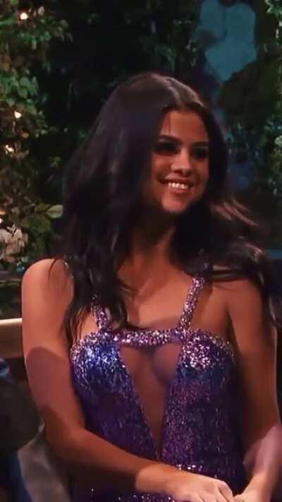 Selena in a dress made to be worshipped 😍