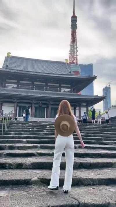 All white outfit & a sun hat for her last day in Tokyo (May 2023)
