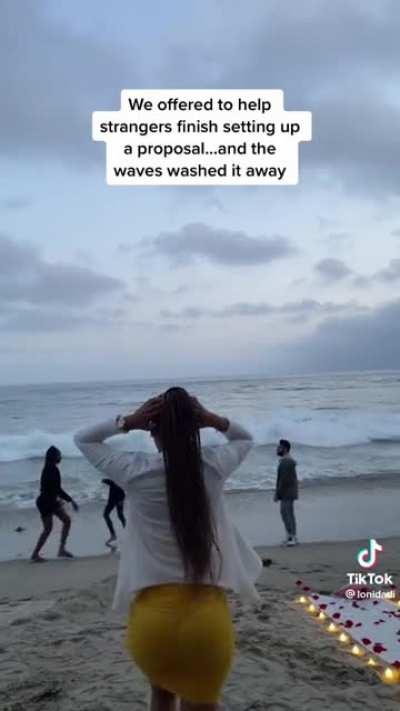 They helped strangers finish setting up a proposal