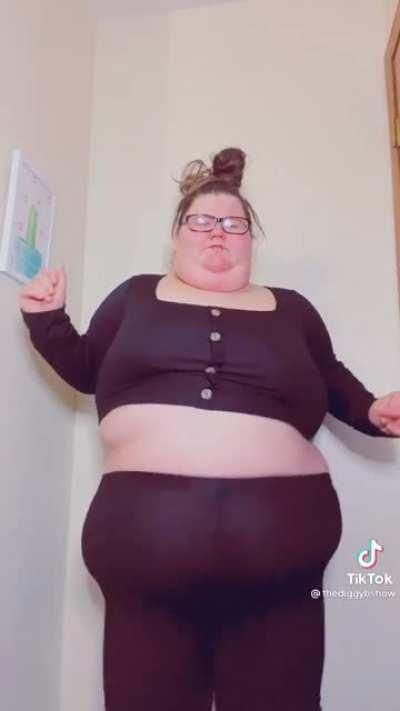 My girl got her whole ass on backwards