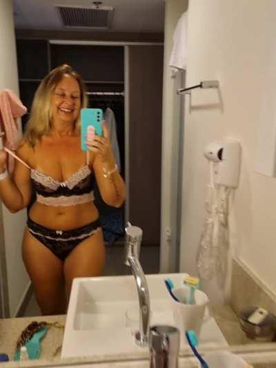 Hope make your week delicious as u deserve (52y)