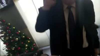 Sudac opet u kafani ...