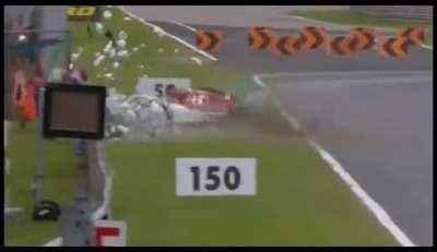 El Dylan jugando f1 2020 (coincidencia es que el auto del choque y el del Dylan son de la misma escudería xd)