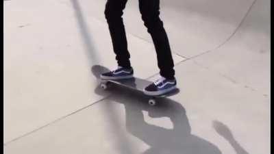 Rare video of Carti's wonky ass skating 😳