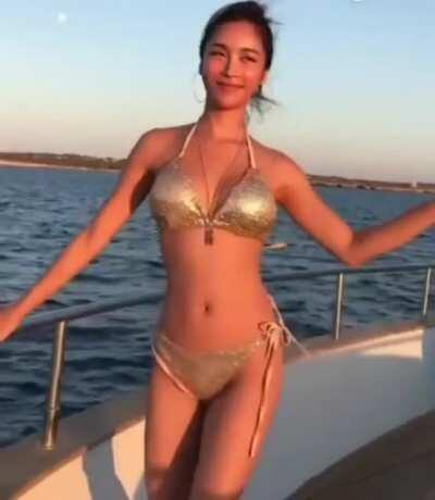 Korean Bikini Babe Dancing