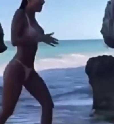 Devin bouncing juggs!!