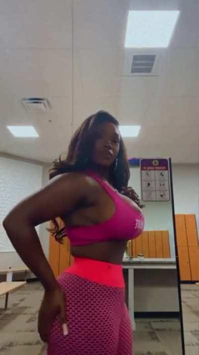 Breaa (@bombshellbreaa)