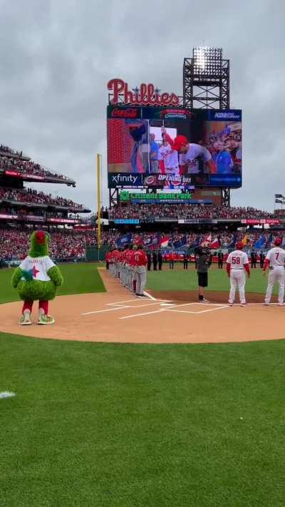 [Highlight] Rhys Hoskins and Bryce Harper raise the 2022 NL Champions flag during the Phillies home opener