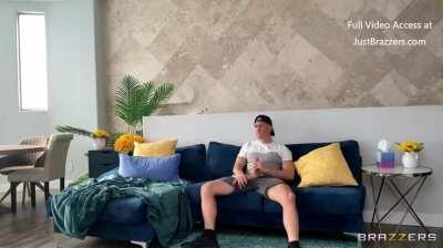 Tidying The MILF's Pussy