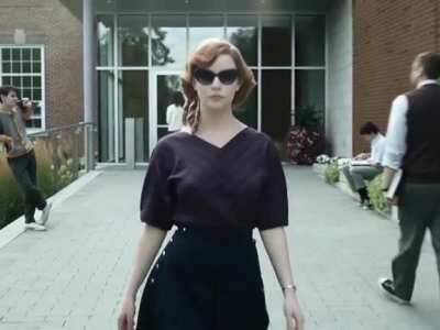 Anya Taylor-Joy jiggles