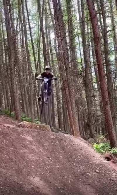 Dang another mountain biking video. Hit that rock so hard, dang lucky to have a helmet.