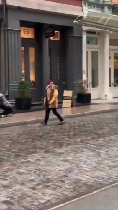 Arguing with other Libertarians be like