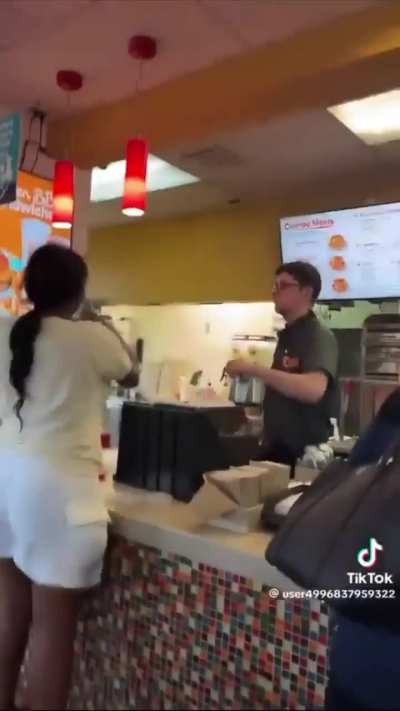 Lady Snaps In Popeyes