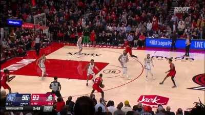 [Highlight] Ant drills back-to-back threes to tie up the game for the Blazers