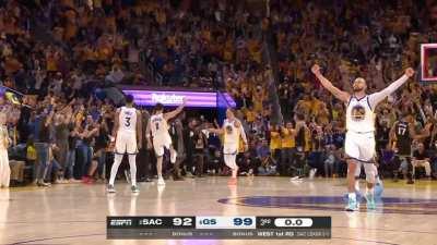 [Highlight] Warriors move the ball as fine as it gets to get Klay the triple to close the 3rd