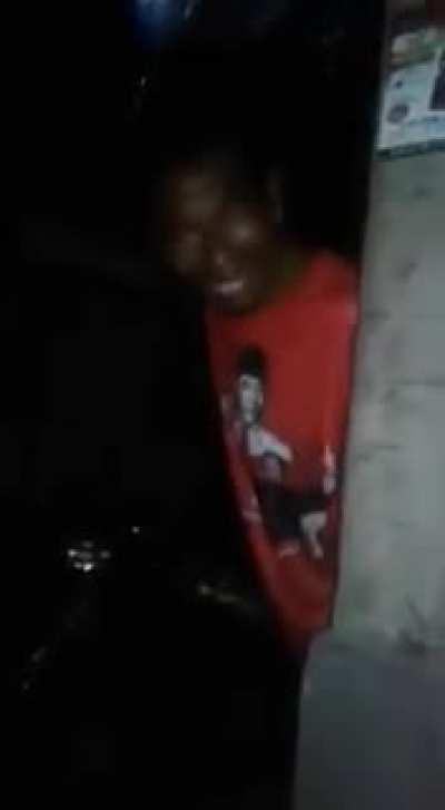 ZFIRE TENTANDO ENTRAR DE PENETRA NO CHURRAS