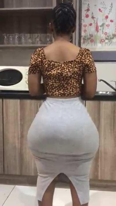 now that’s a BIG OLE BOOTY 😢😩🙏🏾🍑