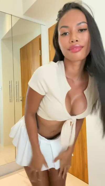 Just incase your girlfriend didn’t send you any nudes today 😘