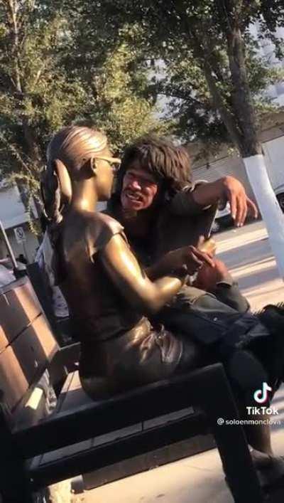 This statue looking like a snack (sorry for tiktok cancer)