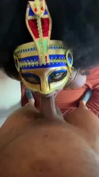 Black queen deep throating with a mask on 😌