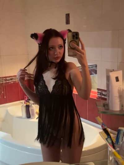 meow meow lets play with me