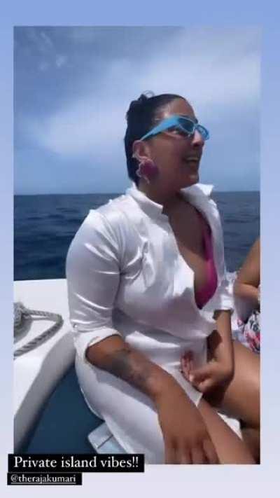 Raja Kumari's boobs are peeeakiiing🤤