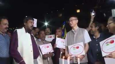 Indian Politician saying “Go Corona ”slogans with Chinese dignitaries