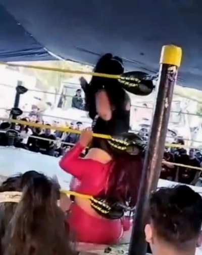 Reina Obscura ass in face the Sadika