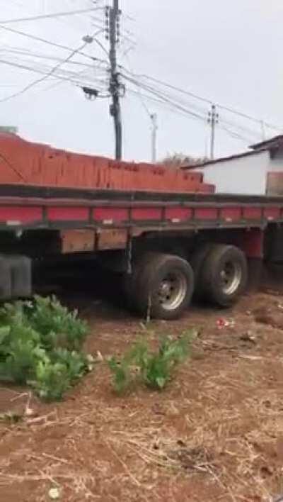 O que poderia dar errado se não prestar atenção onde está descarregando?