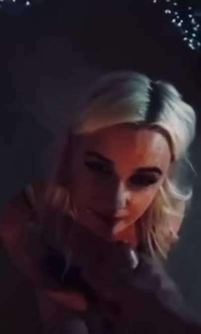 Cumslut gets covered 💦