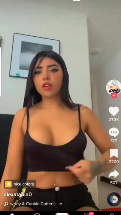 Pop out damn it lol. @alexatapia0