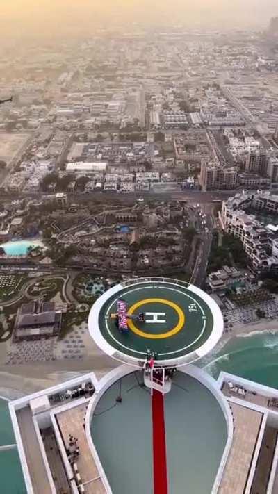 Stunt pilot lands a plane on helipad 212 meters high and 27 meters across
