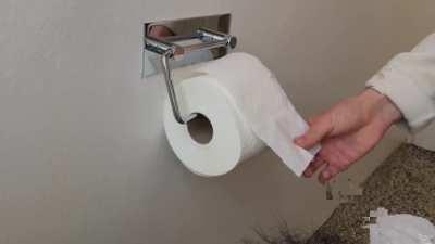 Bne (normal bir adam): *Tuvalet kağıdını temizlik için kullanır* Şizofren Müzisyenin biri: