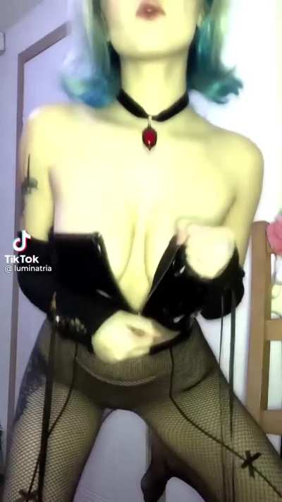 Alt girls love to drop their tits