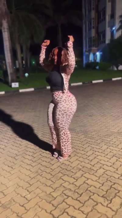 Thick girl in Leopard print [Sherlyne]