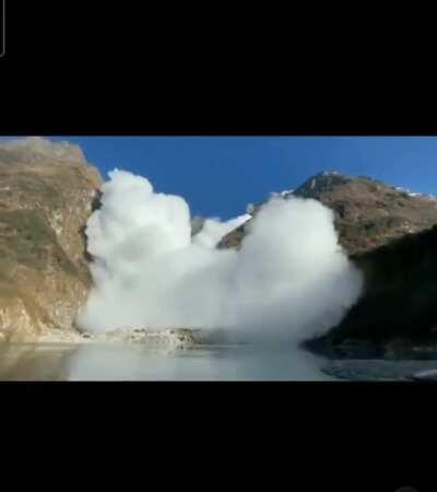 This avalanche in Nepal