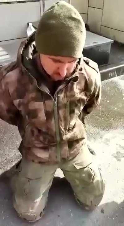 In Kharkiv, a large group of Russian soldiers surrendered. “We did not want to go to war against Ukraine, we were demoralized, but the command said that if we retreated, we could be shot for not following the order”