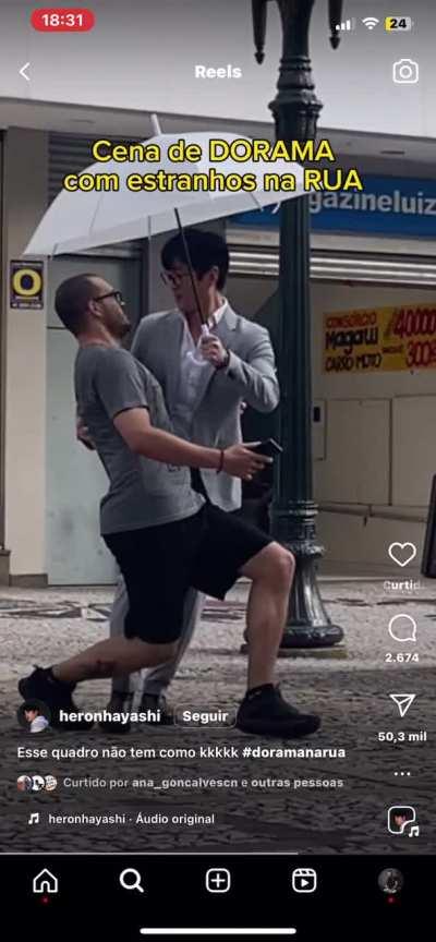 Achei o hayashi procurando o amor da vida, como nos filmes!