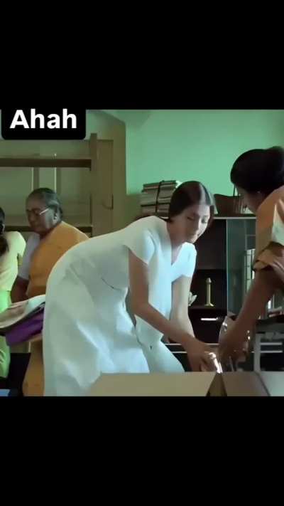 Aishwarya Rai bending down cleavage visible