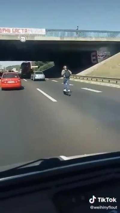 dude rides an electric scooter on the highway over 80 kilometers per hour how can it go so fast?