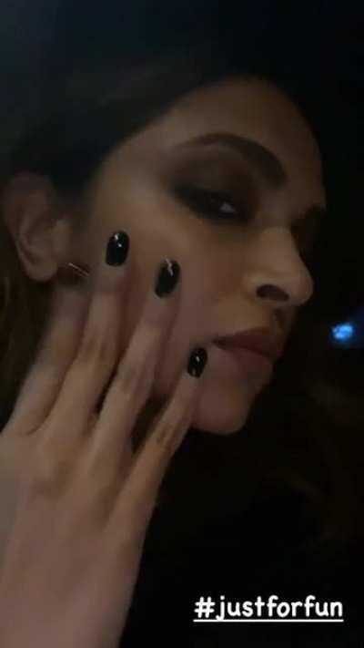 Fucking finally! 😍 Deepika Padukone uploads a story on insta, She should post these more often 🤤