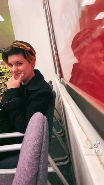 Karen is suddenly lesbian