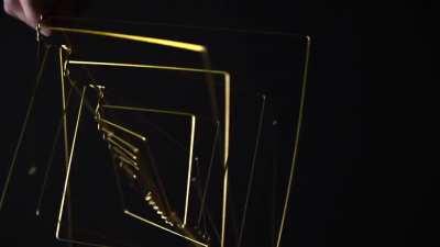 Mesmerizing, relaxing and hypnotic kinetic art. an original design by Ivan Black