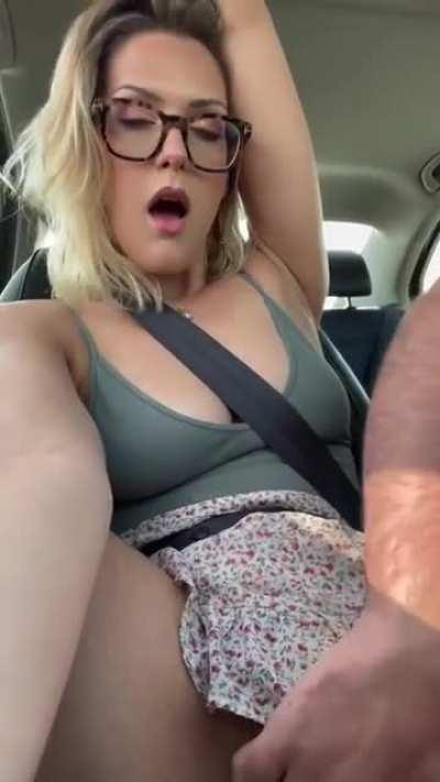 Helping him stay calm in beach traffic 😏