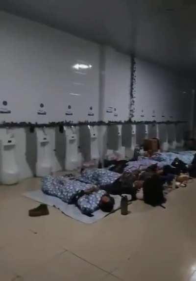 Lanzhou people are quarantined in toilets