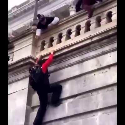 Person tries breaking into the Capitol but falls into metal barrier. 3rd attempt, theres a mod that really doesnt want this posted.