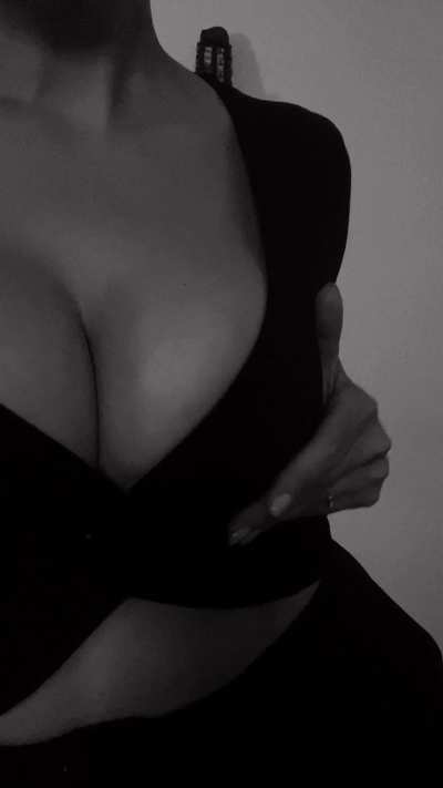 Tell me your size and i’ ll tell you if u deserve my tits , or I'll fuck your best friend